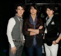 LOS HERMANOS JONAS SUPER ELEGANTES .. Cine, TV - Para jovenes - THE JONAS BROTHERS - KEV...